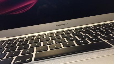 Apple MacBook Air keyboard close-ip