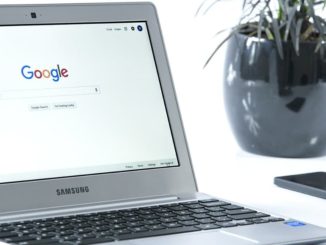 Samsung laptop computer searching the internet