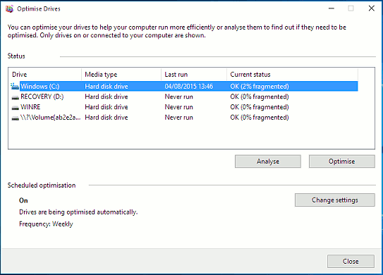 Windows disk defragmenter main window showing drivers and fragmentation status