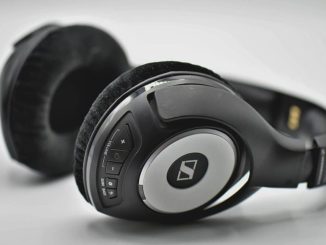 Headphones: Extract the audio from video files