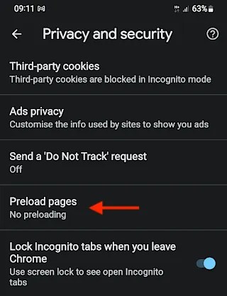 Privacy and security option in Chrome settings for Android.